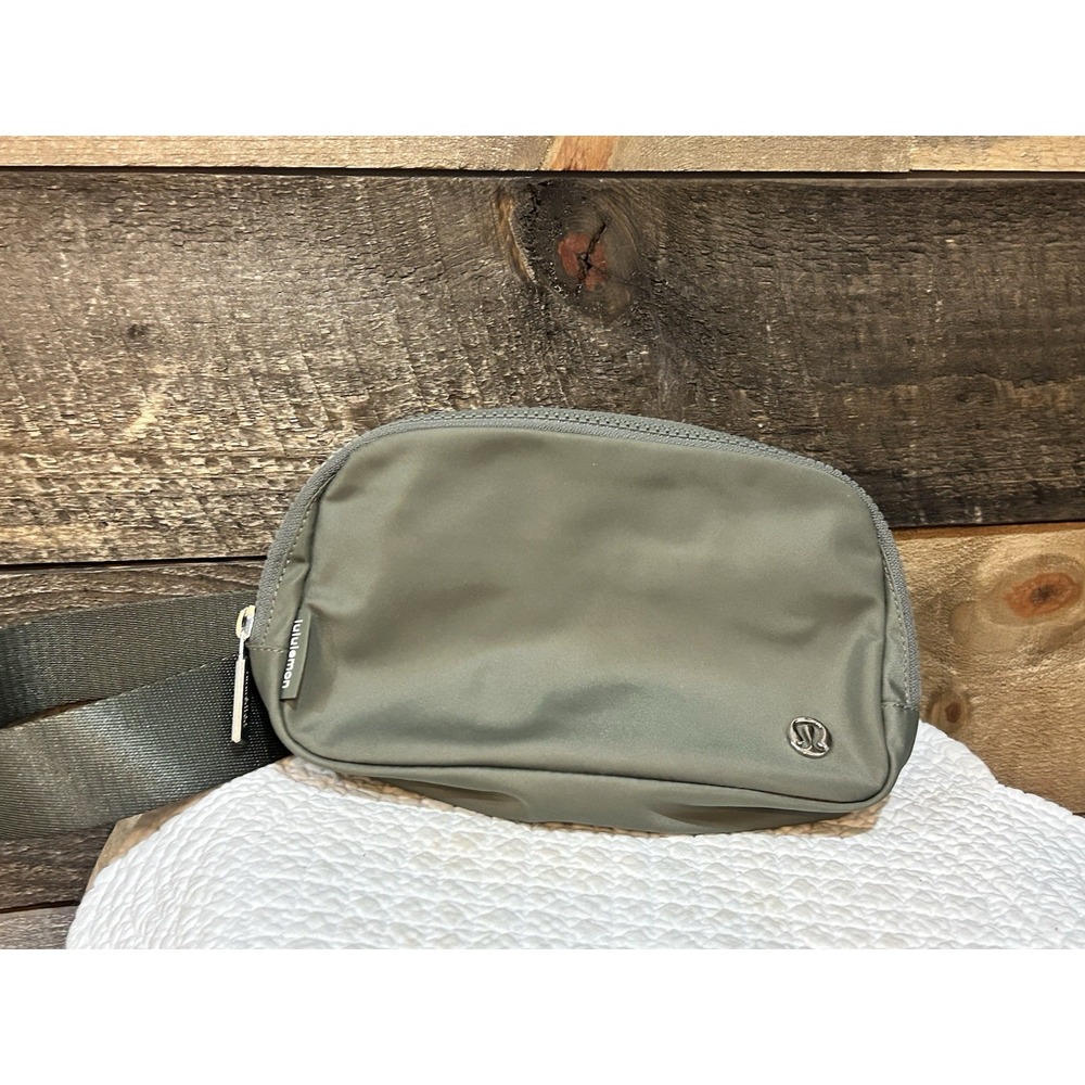 Lululemon Everywhere Belt Bag GREY SAGE Cross Body Fanny Pack Worn Once